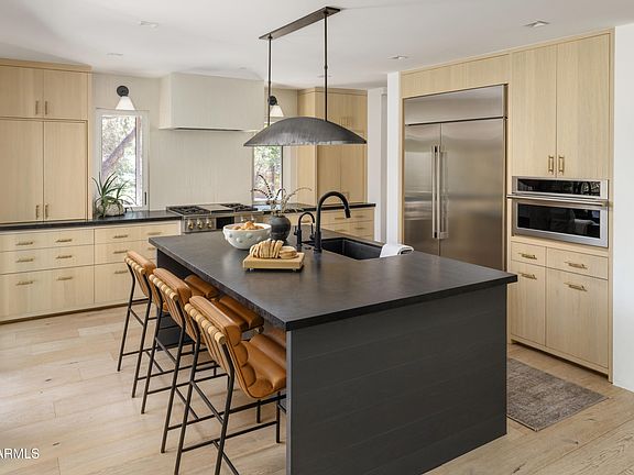 3rd image of 460 Coronado Trail
