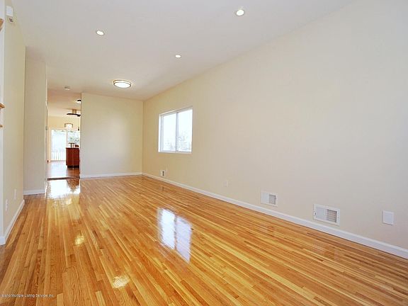 2nd image of 320 Moreland St