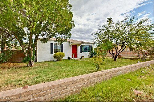 2nd image of 1120 E Sunnyslope Ln