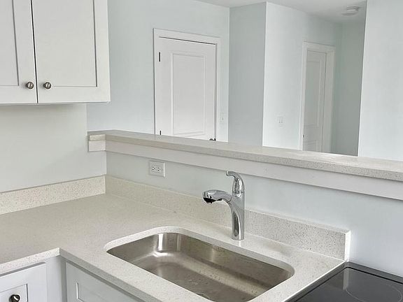 4th image of 4725-4727 Chester Ave #C5