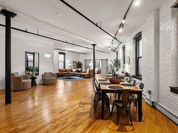 4th image of 13-19 Stanhope St #2A