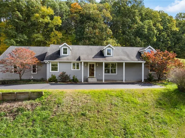 9732 Erie Ave SW, Beach City, OH 44608