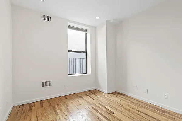 Rented by Compass | media 12