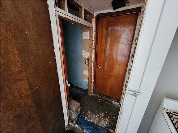 4th image of 721 Monongahela Ave