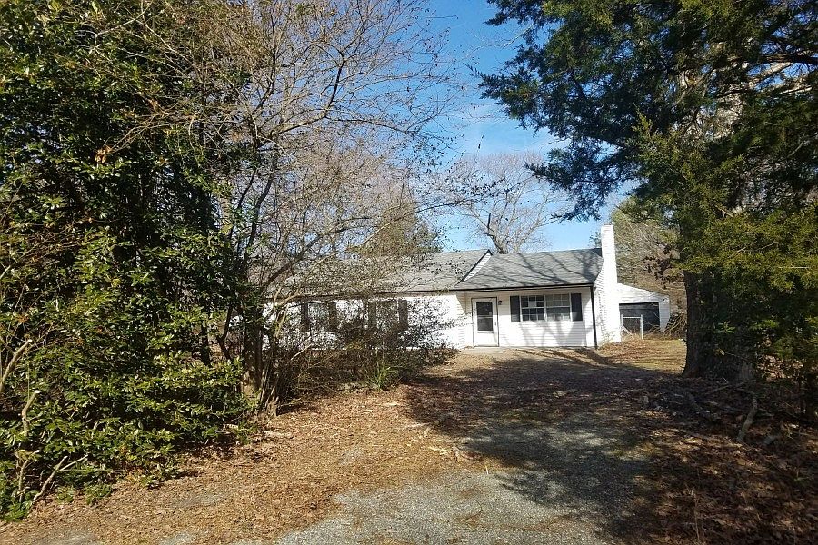 2nd image of 7169 Amherst Ln