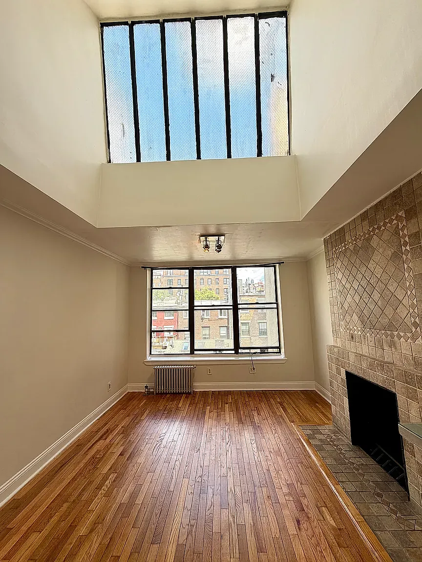 31 West 8th Street — Photo 2