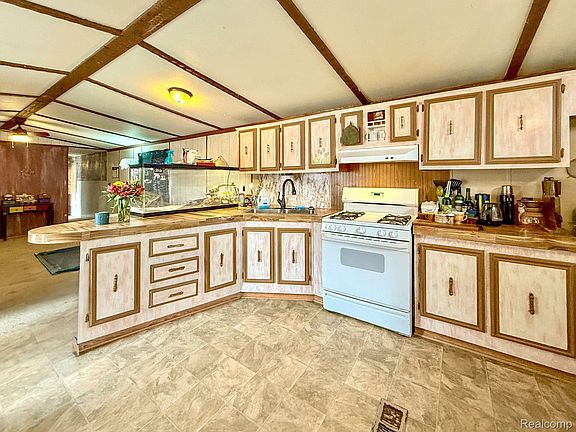 3rd image of 435 Rustic Ln S