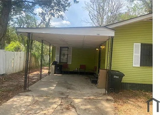 3 bed, $900 — Photo 1
