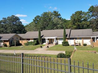 208 W Lakeshore Ave, Geneva, AL 36340