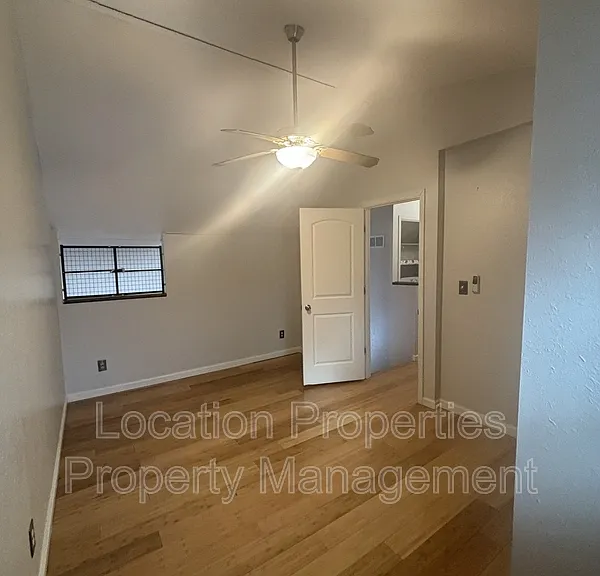 1905 W 3rd St #1 — Photo 11