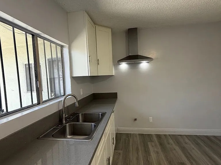 8100 S Western Ave — Photo 16