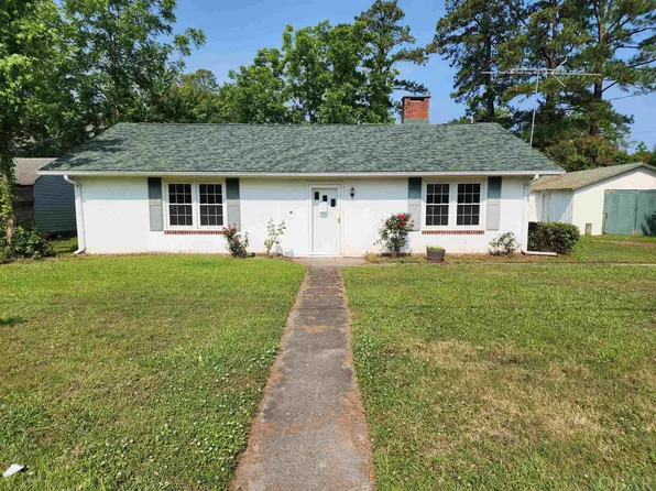 509 N Light St, Columbia, NC 27925
