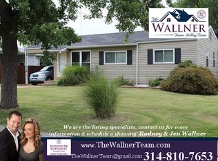 2208 Pecan Dr, Saint Louis, MO 63125