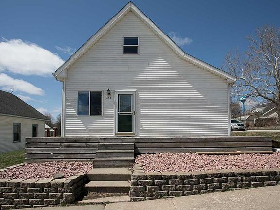 3rd image of 311 Brady St