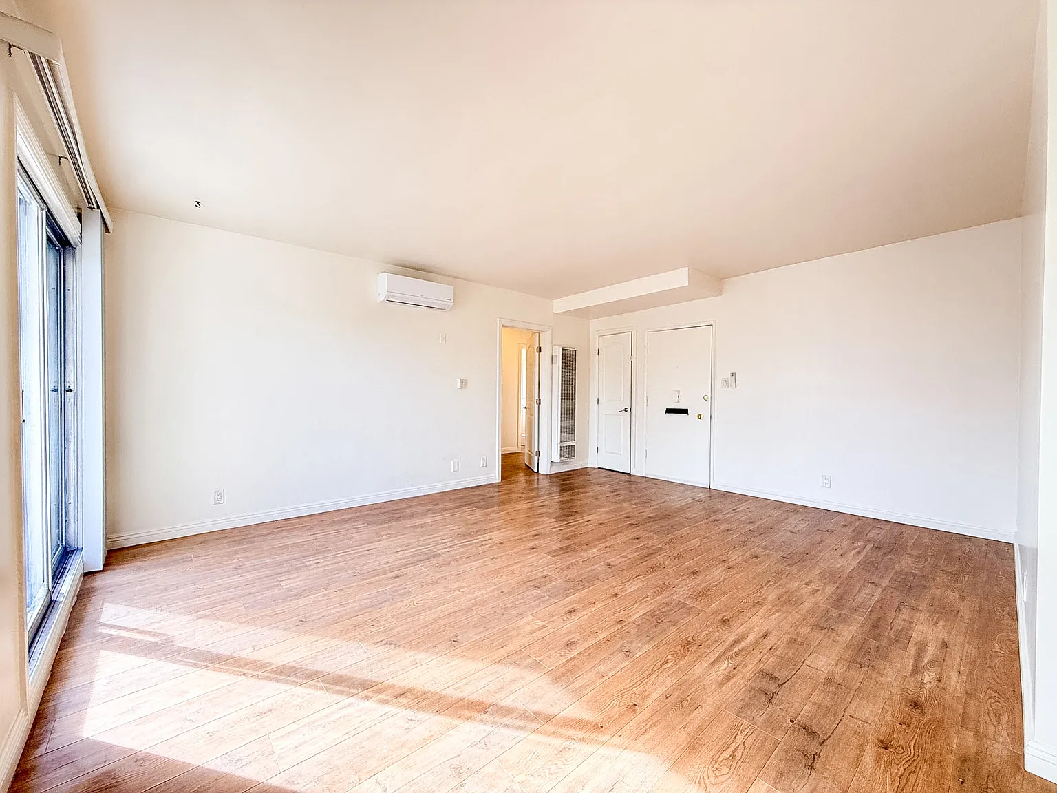 2 bed, 1080 sqft, $2,895 — Photo 3