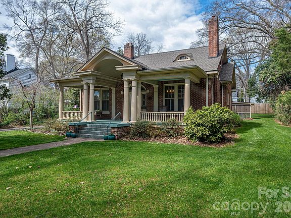 3rd image of 825 Hawthorne Rd