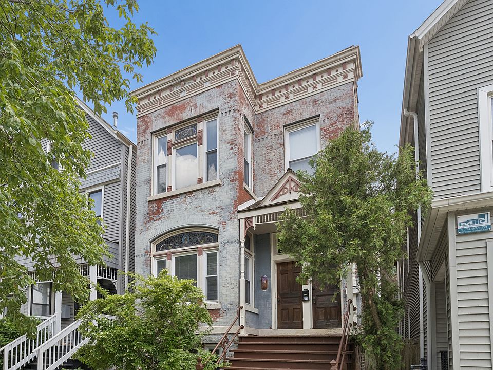 1st image of 1063 W Cornelia Ave APT 1