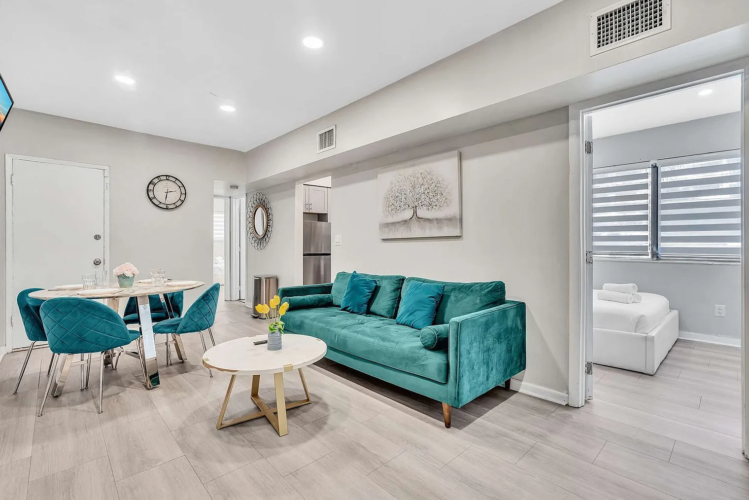 2 bed, 1.0 bath, 990 sqft, $4,789 — Photo 4