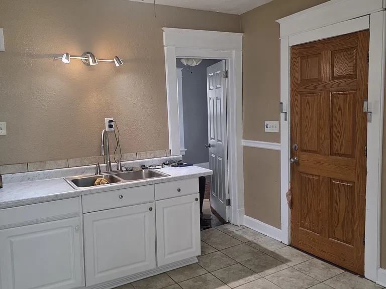 3400 N Vel R Phillips Ave — Photo 14