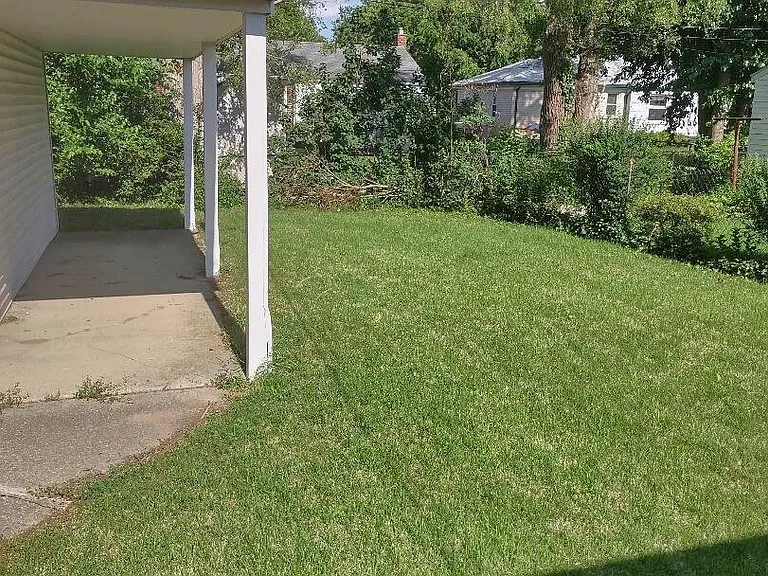 9928 Roseland St — Photo 16