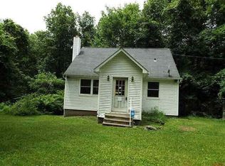 18 Rocky Rd, Red Hook, NY 12571