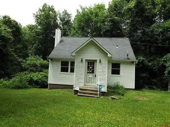 18 Rocky Rd, Red Hook, NY 12571