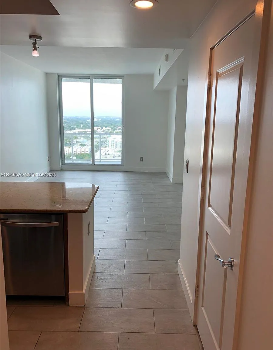 Strada 315 Condo — Photo 2