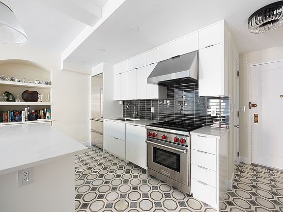5th image of 470 W 24th St APT 9J