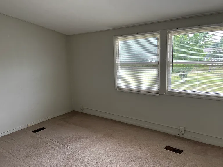 10210 Tennessee St — Photo 4