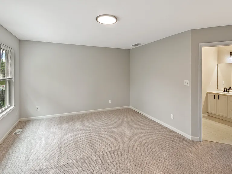 1320 E Arnold St — Photo 7