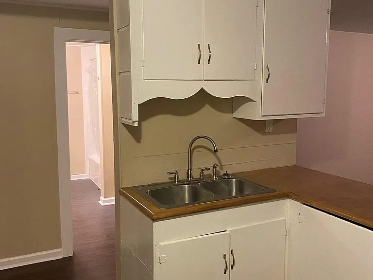 2302 Yellowstone St — Photo 6