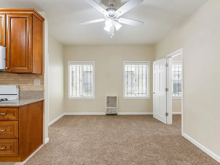 1324 Peterson Avenue — Photo 9