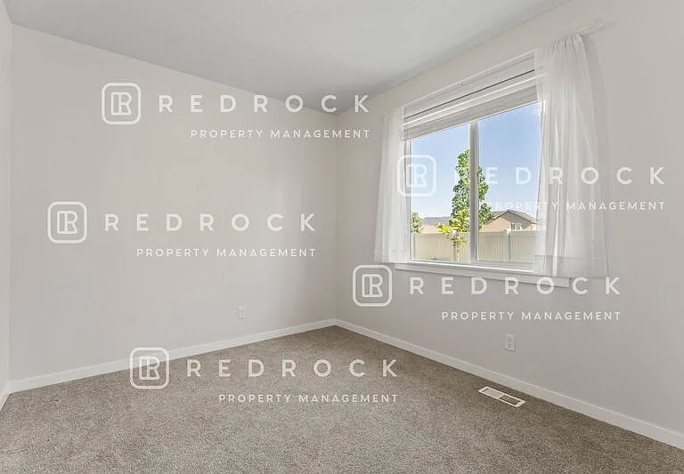 1725 N Meyers Ct — Photo 23