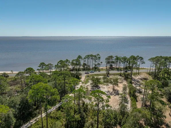 5 Indian Mounds Dr, Eastpoint, FL 32328
