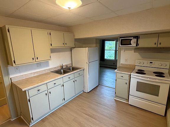 2nd image of 2675 Military St APT 4