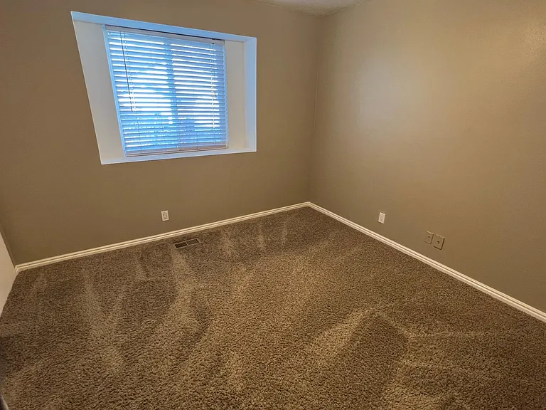 149 E Glover Ln — Photo 11