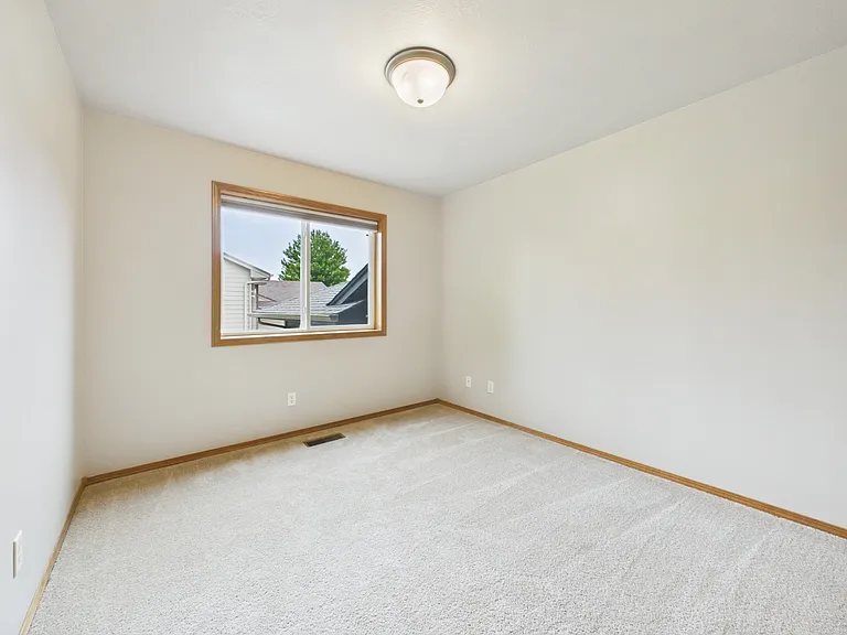 2505 N Vincent Ave — Photo 20