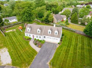 8 Thompson Rd, Old Saybrook, CT 06475