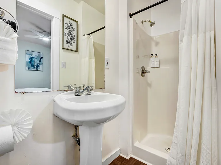 1187 N Mariposa Ave — Photo 11