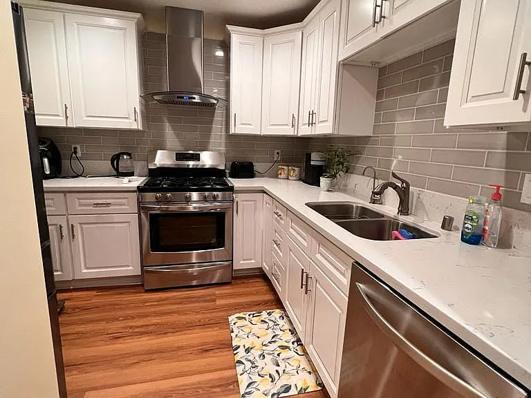 10500 Sunland Blvd #3 — Photo 9