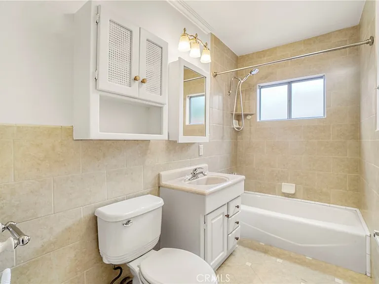 6318 Nagle Ave — Photo 11