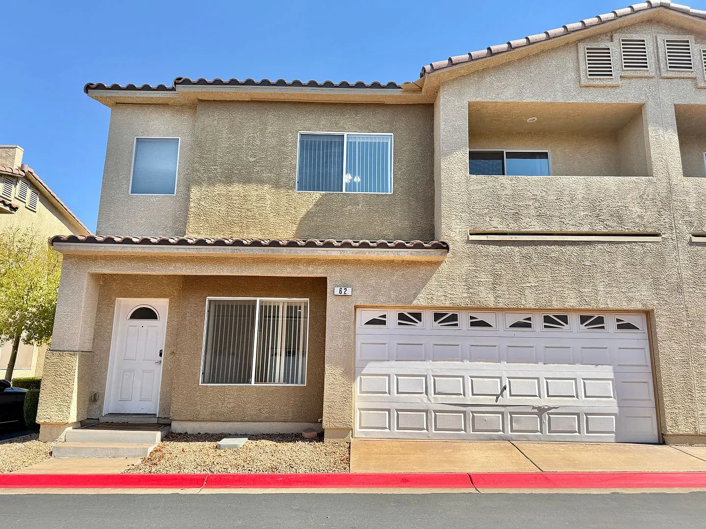 Inviting 2-Bedroom Townhome with Loft and 2-Car Garage in Eaglecrest — Photo 1