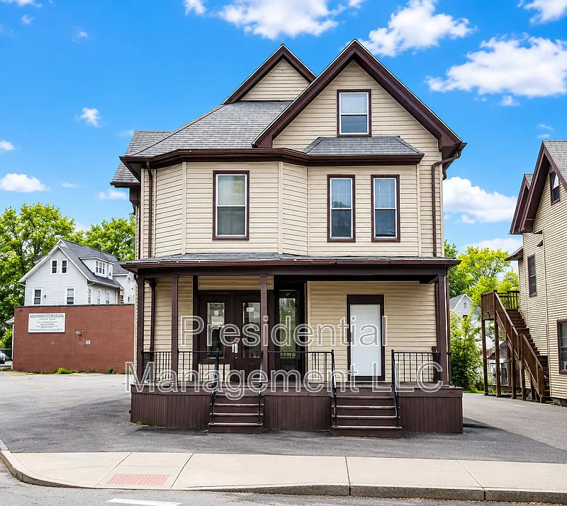 74 Holmes Ave #1L