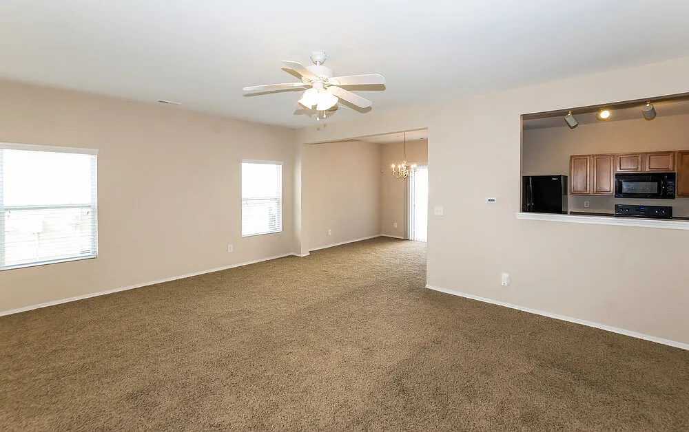 3 bed, 2.5 bath, 1912 sqft, $2,090 — Photo 4