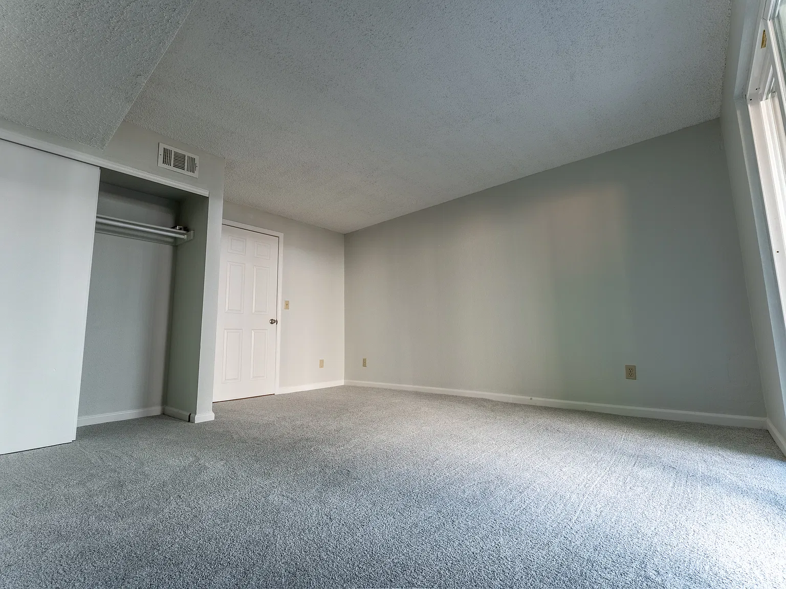 3 bed, 2.5 bath, 1540 sqft, $1,450 — Photo 2
