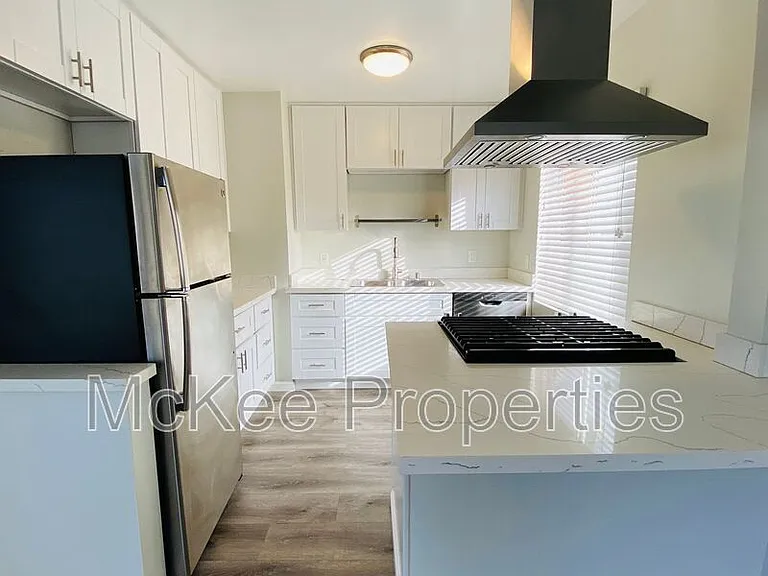 220 Fir St — Photo 4