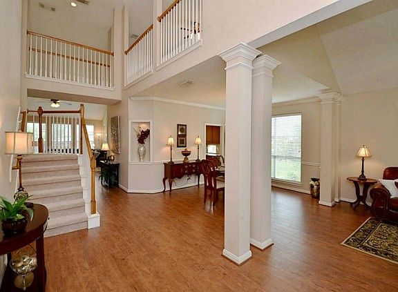 3rd image of 5807 Wiergate Ln