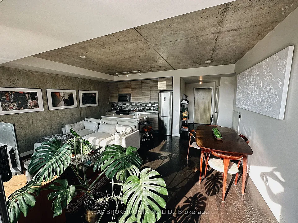 111 Bathurst St #605