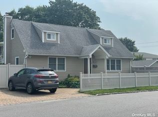 108 Kenmore Ave, Copiague, NY 11726