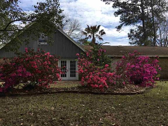 2nd image of 440 Oakland Dr